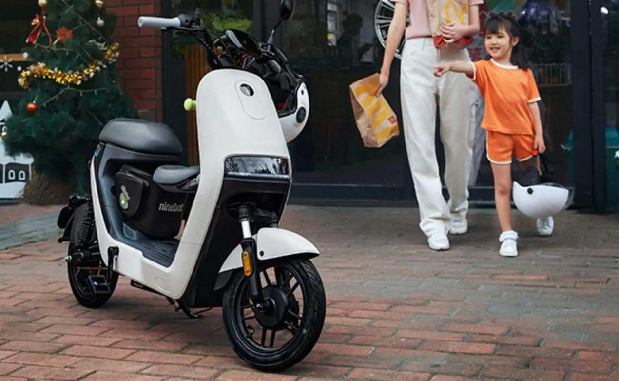 ninebot-a30c-electric-scooter_290321.jpg